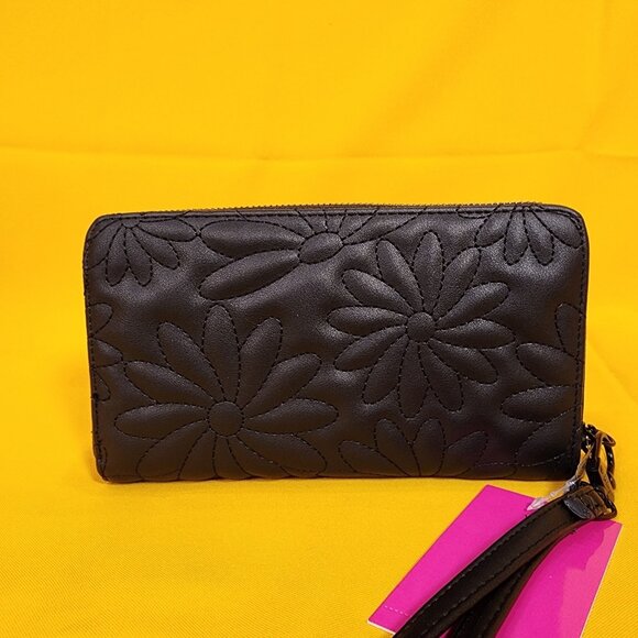 Betsey Johnson Black Quilted Daisy Flower Spring Wallet Wristlet Zip Around NEW - Picture 4 of 13